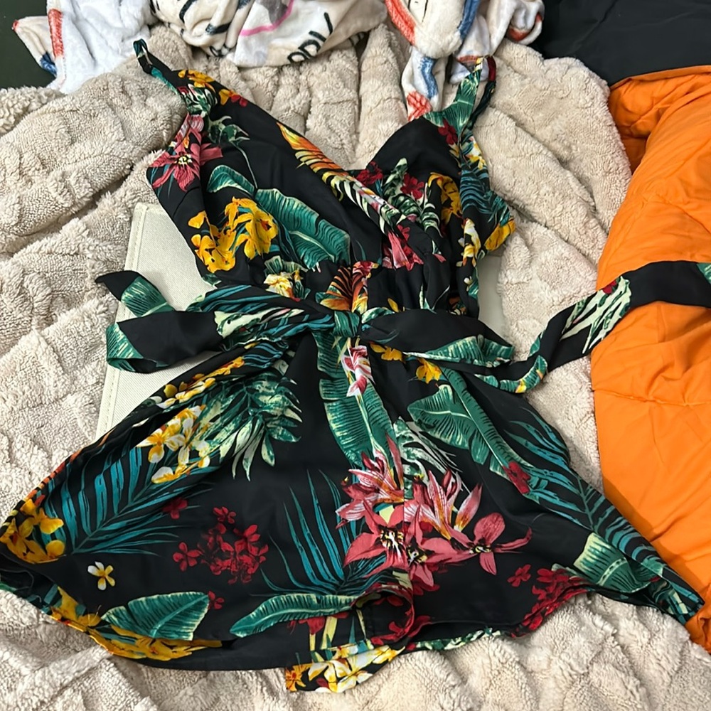 SHEIN Black Tropical Floral Tie-Waist Romper with Green Leaves